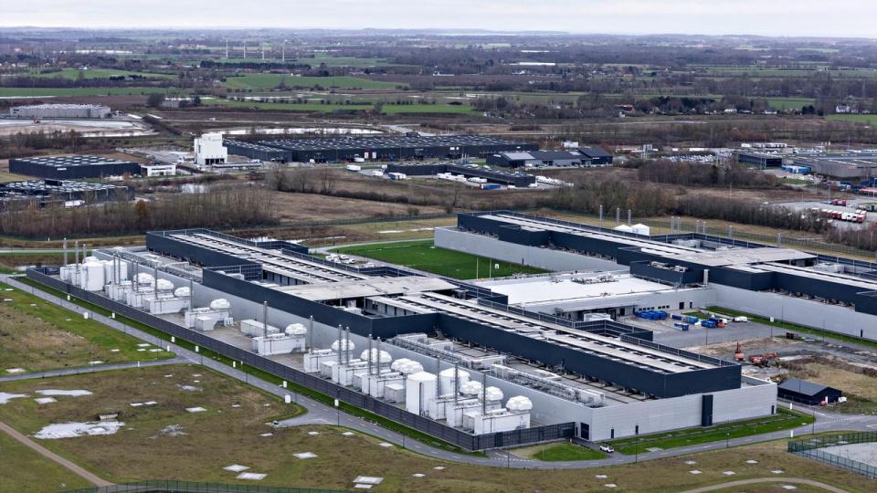 Microsoft vil bygge tre nye datacentre på Sjælland, men ligesom Metas datacenter i Odense, bliver de lanceret, som om at de forsynet med 100 pct. vedvarende energi. Det er fiktion, skriver postdoc Caroline Anna Salling.