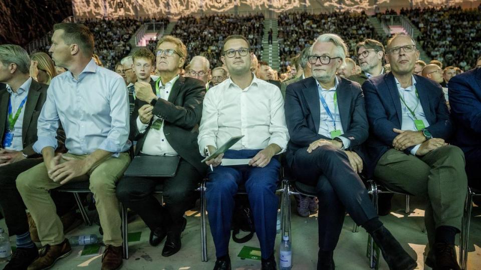Christian Rabjerg Madsen, minister for natur og dyrevelfærd (S) og Peder Tuborgh, administrerende direktør for Arla Foods da Landbrug og Fødevarer.