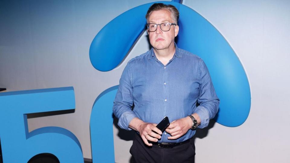 “Det ryger direkte videre til kunden,” siger Telenor-direktør Lars Thomsen om de varslede prisstigninger på fibernet. Han kritiserer særligt Norlys, som Telenor ellers ejer et mobilnetværk sammen med.