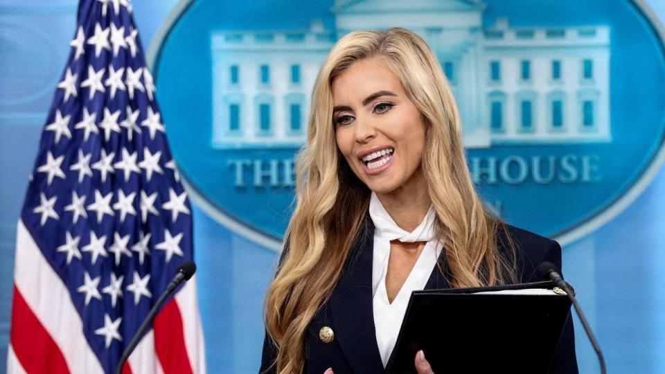 Katie Zacharia havde i denne uge første arbejdsdag som Trumps nye talskvinde. Hun kom hurtigt i søgelyset for ubesvarede spørgsmål om hendes advokattitel.