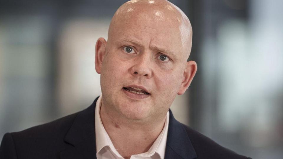 Skatte- og vækstminister Jakob Engel-Schmidt (M) kalder fundene i aktionen mod de sjællandske kiosker for "fuldstændig grotesk".