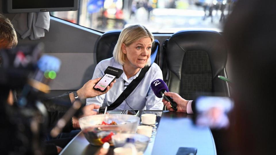 Med knap to døgn tilbage af valgkampen var S-leder Magdalena Andersson ude at køre med valgbus fredag.
