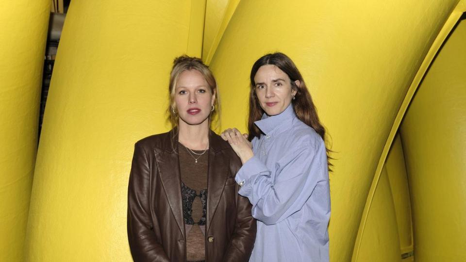 Janne Villadsen, til højre, forslog Jennifer Vedsted Christiansen, at de søgte direktørjobbet på Nørrebro Teater sammen. Der havde de mødt hinanden én gang.
