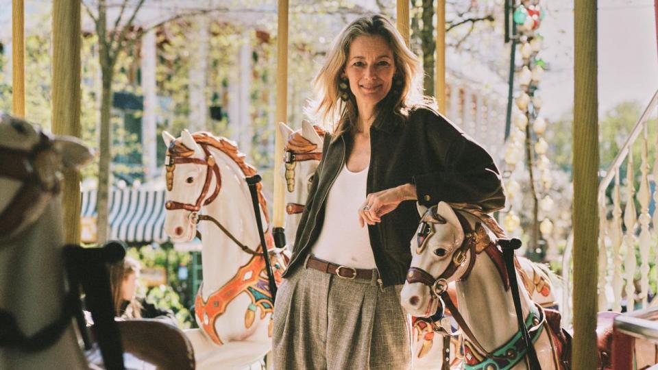 49-årige Pia Kirkeskov Andersen har været kommerciel direktør i Tivoli i et år. Har tidligere boet 15 år i bl.a. London og Sydney, har en lang karriere i McKinsey bag sig og er refounder af det historiske danske designbrand August Sandgren. 