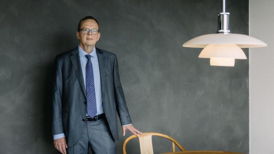 Nationalbankens øverste chef, Christian Kettel Thomsen, er også formand for Det Systemiske Risikoråd, der er kommet i et større slagsmål med bankerne i Danmark om et særligt kapitalkrav på udlån til ejendomsselskaber for over 600 mia. kr.