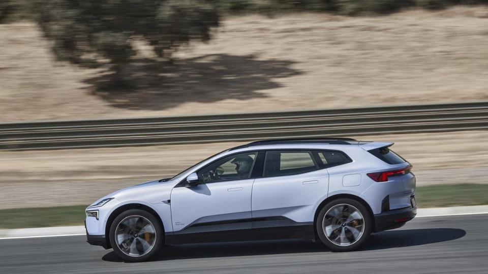 Navnet er Polestar 4 SUV, men det ignorerer vi, for den nye model er en stationcar a la Volvo XC70 og Audi A6 Allroad.