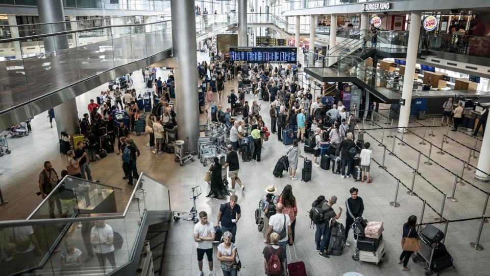 Passagerrekorden blev slået i juni med 3,17 mio. mennesker i Københavns Lufthavn, der frygter lange ventetider henover sommeren efter implementeringen af EU-regler