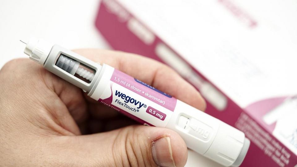 Reducerer vægttabsmedicinen Wegovy fra Novo Nordisk virkelig hjerte-kar-risikoen med 57 pct. sammenlignet med rivalen Eli Lillys vægttabsmedicin.