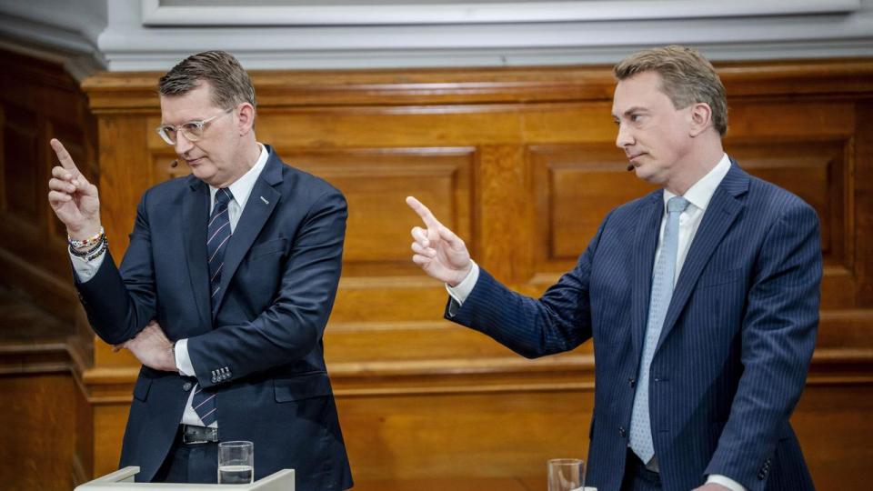 Mens Troels Lund Poulsen (V) med egne ord har tilladt sig at holde sommerferie, spekuleres der i, om Morten Messerschmidt (DF) er den nye leder af oppositionen.
