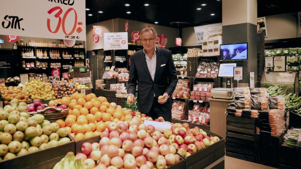 Dagrofa direktør, Tomas Pietrangeli, kom til koncernen i 2018, hvilket var året efter, at koncernen lukkede det fejlslagne discountsats Kiwi. Dagligvarekæmpen tabte 2,5 mia. kr. i ni år op til 2021, hvorefter det lykkedes topchefen at få plus i koncernen.