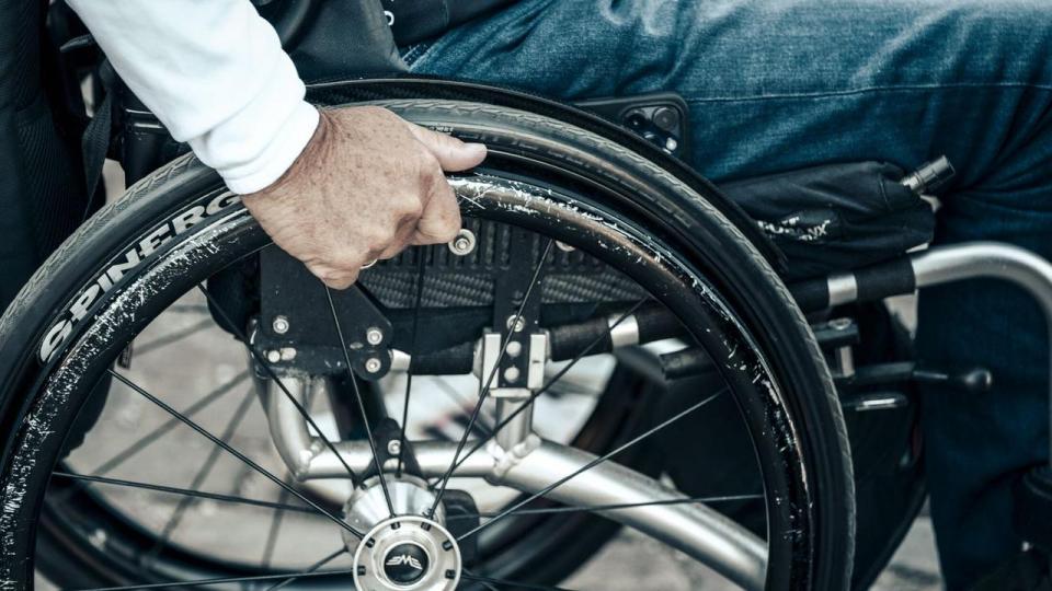 I Danmark forbinder vi ofte tilgængelighed med kørestolstilgængelighed, men ny forskning viser, at vi må tænke bredere, hvis vi vil forbedre vilkårene for mennesker med handicap