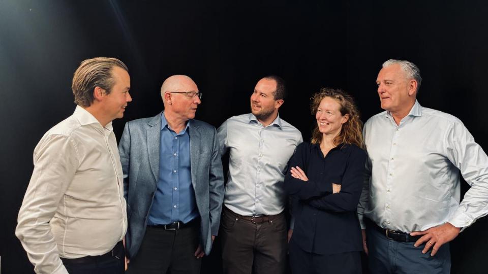 “Børsen Investor”-podcasten handler i denne uge bl.a. om de uelskede forbrugsaktier. Her ses fra venstre investorredaktør Simon Kirketerp, investeringsdirektør Johnny Madsen, nordisk investeringsstrateg Oskar Bernhardtsen, journalist og vært Gro Høyer Thielst og investeringsstrateg Ole Søberg.