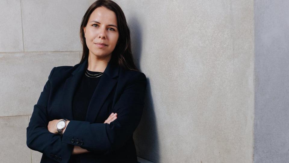 “Kommissionen har taget et spadestik dybere for at sikre en mere effektiv klimapolitik, men reduktionskravene til bilers udledninger bør afskaffes helt, førend forslaget er tilstrækkeligt,” skriver Line Andersen 