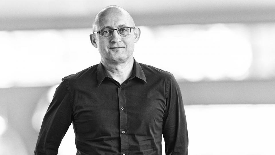 Ole Koch Hansen, direktør og ejer af PWT Group, der omfatter Danmarks største herretøjsbutikskæde, mærker ikke noget til lav forbrugertillid og forsigtige forbrugere, fortæller han.