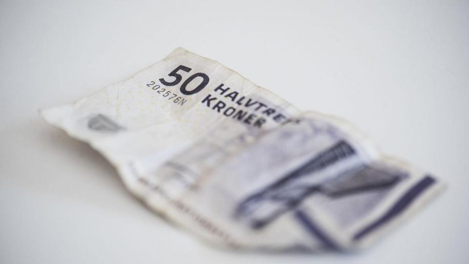 50-kronesedlen er blevet opgraderet med nye sikkerhedselementer.
