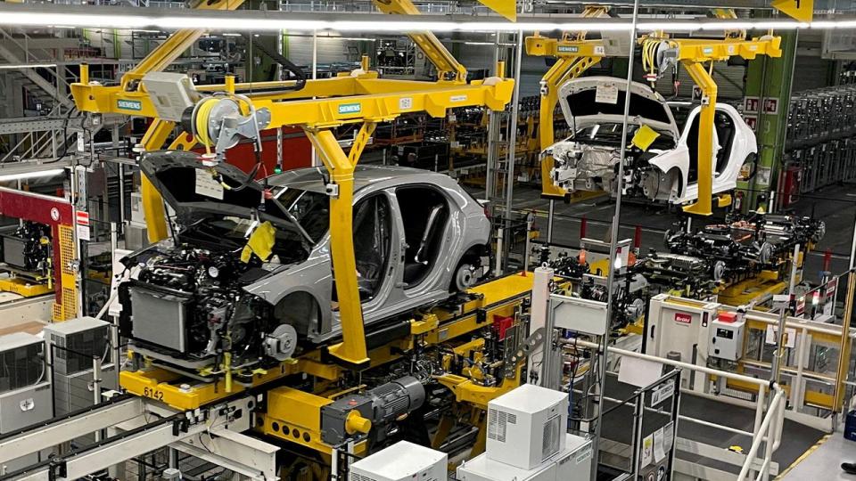 Den tyske økonomi står i stampe. Den store bremse i økonomien er fremstillingsindustrien. Alligevel sker der noget under overfladen, som er værd at holde øje med. 