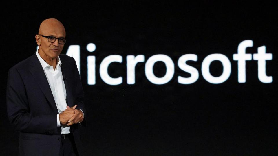 Satya Nadella, adm. direktør i Microsoft, som advarer om, at hackerne anvender AI til at finde sårbarheder.