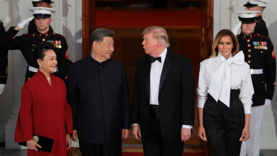 Trods pauvre resultater fra det glamourøse topmøde i Washington tæller smil og gensidige rosende udtalelser stadig, skriver Freddy Svane. 