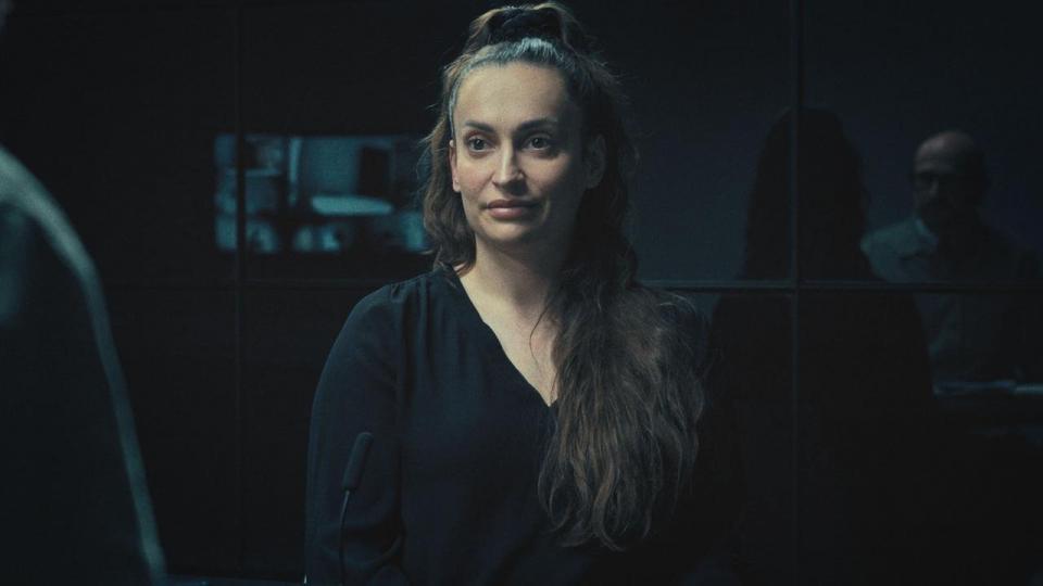 Amira Smajic blev sidste år landskendt som muldvarp i TV2’s dokumentarserie ’Den sorte svane’. Onsdag er to nye afsnit blevet offentliggjort.