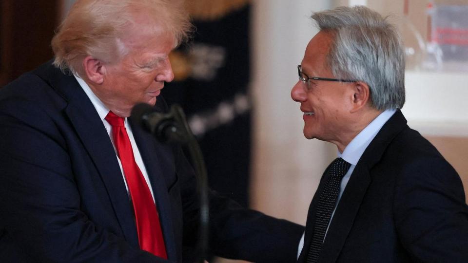 Topchef i Nvidia, Jensen Huang, har længe forsøgt at få Trump-administrationen til at godkende salget af den kraftfulde chip til Kina. 