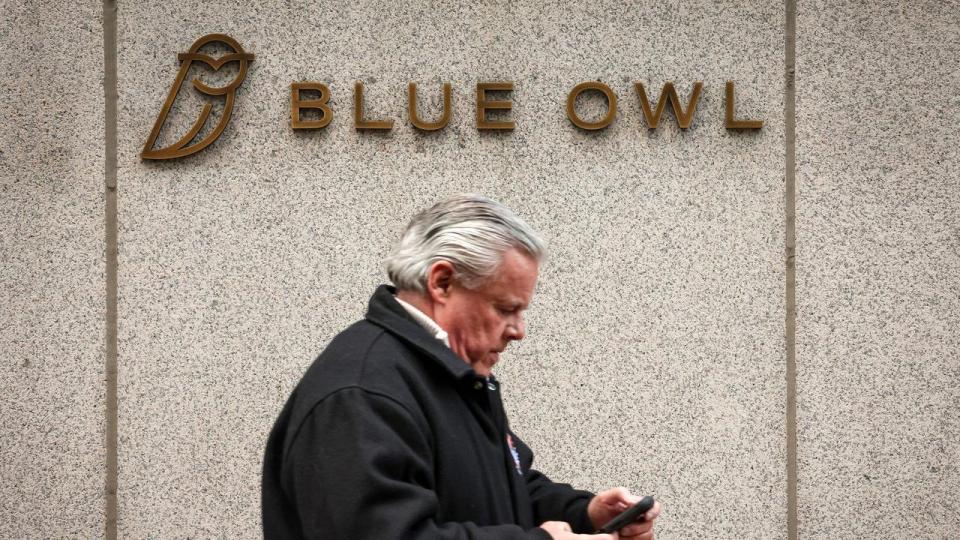 Blue Owl Capital, der har hovedsæde i New York, er kommet i stormvejr, fordi investorer i private credit-fonde, selskabet administrerer, ikke har kunnet trække deres penge ud.
