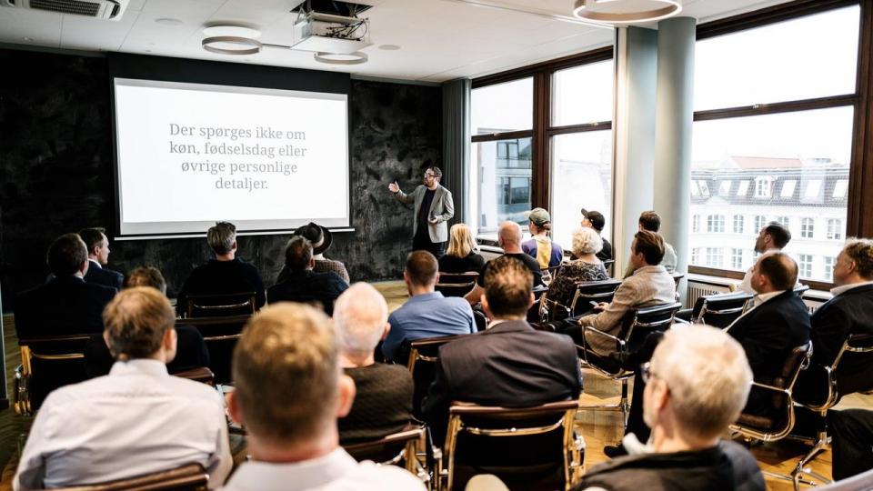 Iværksætteren Kasper Tidemann lancerer sit bud på en konkurrent til de store amerikanske techmedier. Navnet er Purple, hvor han bl.a. vil sætte beskyttelsen af brugernes privatliv først.