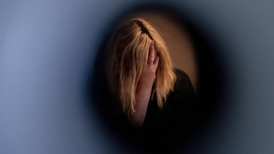 Komplicerede sorgreaktioner blandt efterladte koster samfundet milliarder. Men vi taler mest om mangel på arbejdskraft og forlænge tiden på arbejdsmarkedet, og mindre om at hjælpe mennesker i en svær periode, mens de er på arbejde.