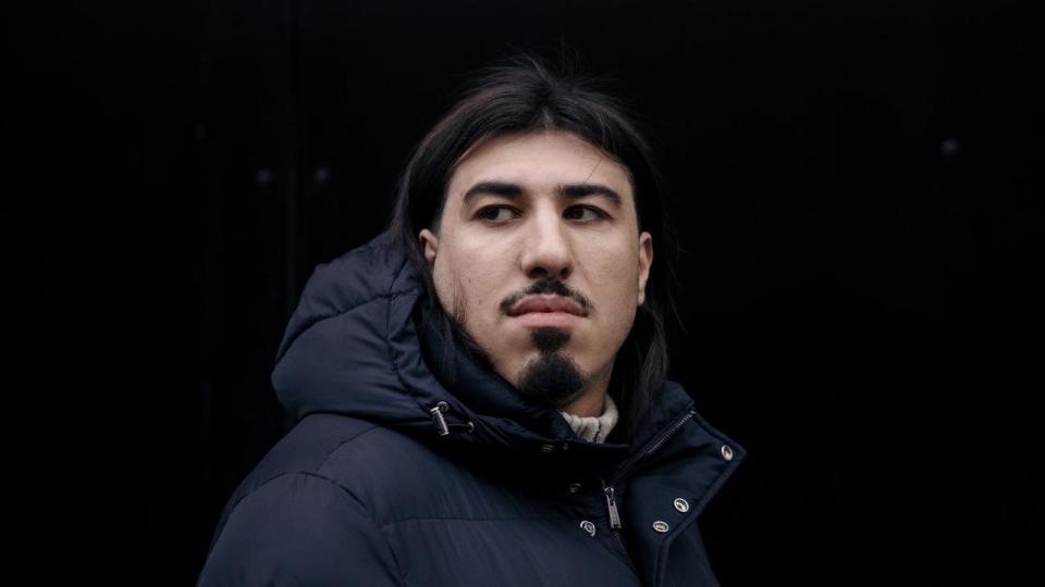 32-årige Wael Diraoui bærer i dag overfaldsalarm. For spøgelser fra hans kriminelle liv hjemsøger ham stadig.