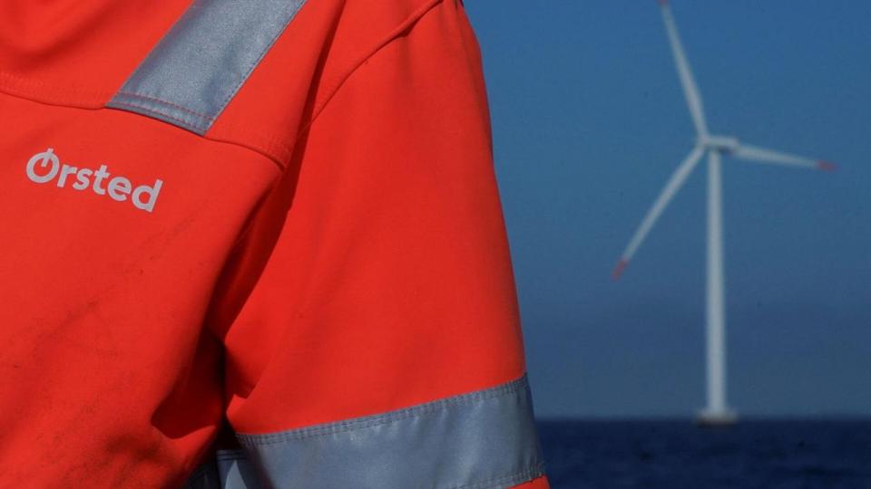 Den danske energikæmpe Ørsted er blevet beordret til at stoppe arbejdet på en havvindmøllepark ud for den amerikanske østkyst. 