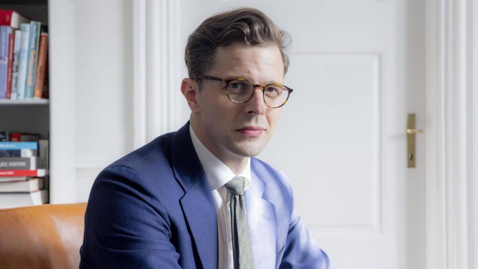 Partileder Alex Vanopslagh (LA) vil sænke erhvervsskatter i et forsøg på at styrke dansk iværksætteri.