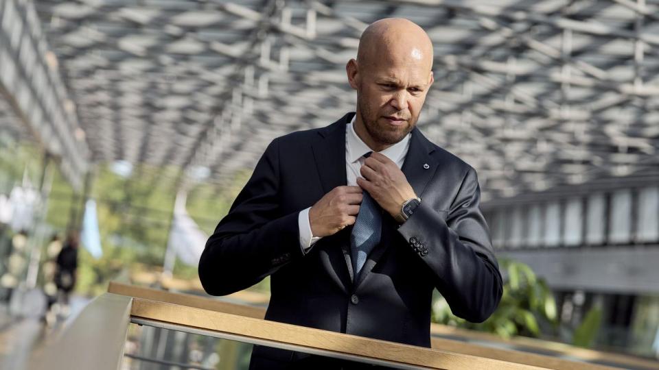 For et år siden overtog Rasmus Errboe rollen som topchef hos Ørsted. Siden har han stået i spidsen for en gigantisk redningsplan i form af en kapitaludvidelse på 60 mia. kr. og flere juridiske kampe mod myndighederne i USA.