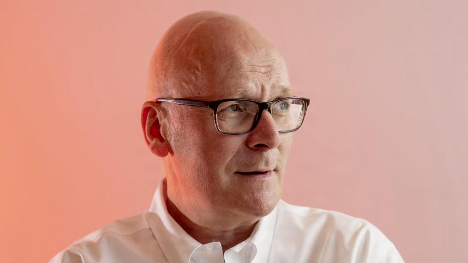 Energinets nye bestyrelse har med bestyrelsesformand Tommy Ahlers i spidsen besluttet sig for, at der er “behov for en anden profil” til opgaven med at lede Energinet. Derfor forlader nuværende adm. direktør Thomas Egebo posten. 
