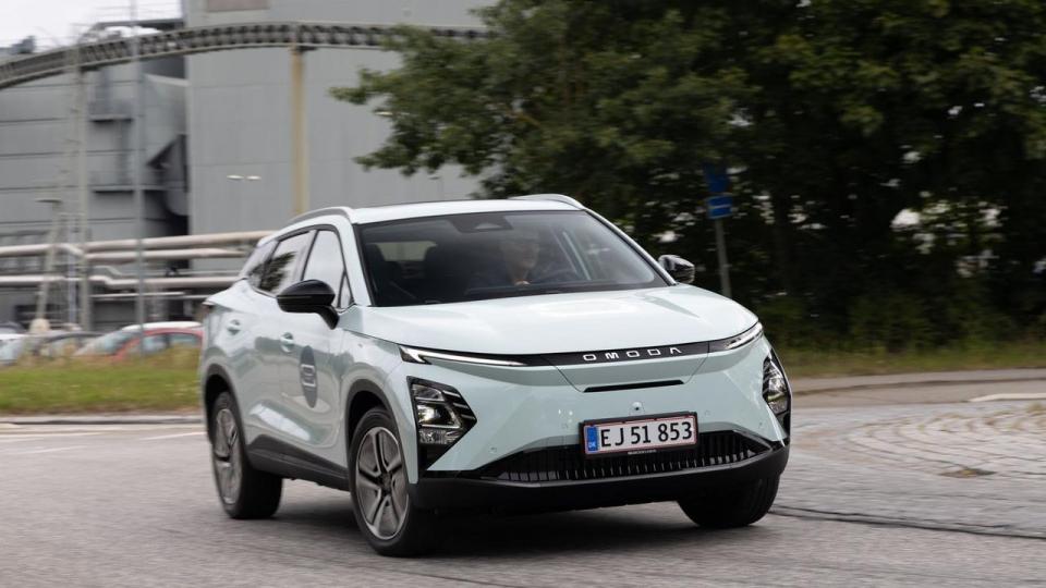 Det nye mærke Omoda debuterer herhjemme med en let hævet familiebil på størrelse med Nissan Qashqai. Til prisen ligner den et fornuftigt køb.