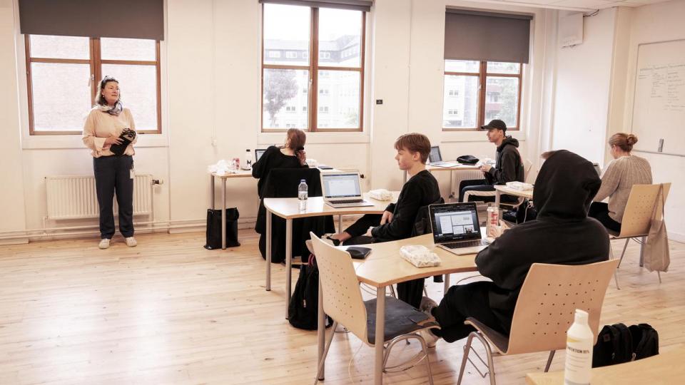 Unge skal rustes til en fremtid, hvor kunstig intelligens bliver en naturlig del af arbejdet og læringen, mener Pernille Knudsen og Allan Kortnum.