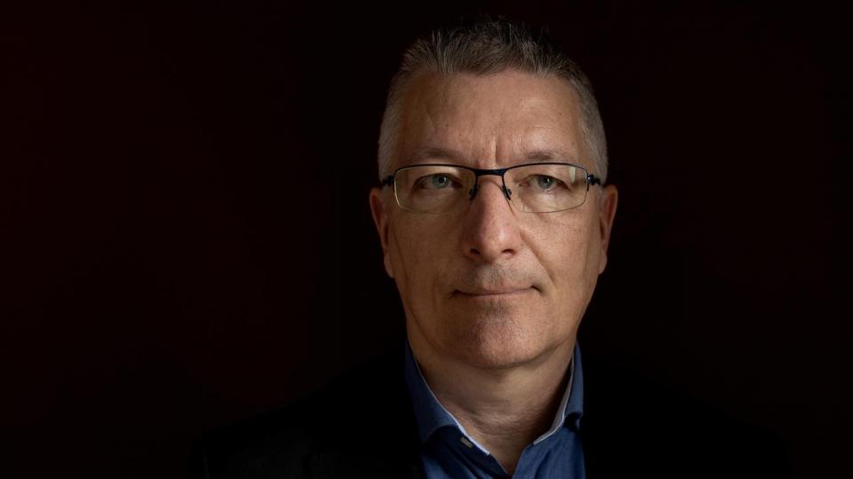 Forbrugerombudsmand Torben Jensen varsler, at hans kontor vil igangsætte færre retssager om greenwashing. Det er til trods for, at reglerne på området strammes søndag.