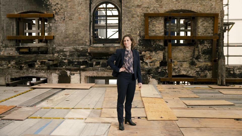 Katrine Bjerre tiltrådte som ny branchedirektør for byggeri hos Dansk Erhverv 1. februar. Her ses hun midt i restaureringen af Børsen.