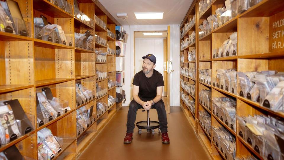 Hjem er der, hvor LP’erne er, siger Tim Christensen, og derfor er musikbiblioteket et slags hjem for musikeren.