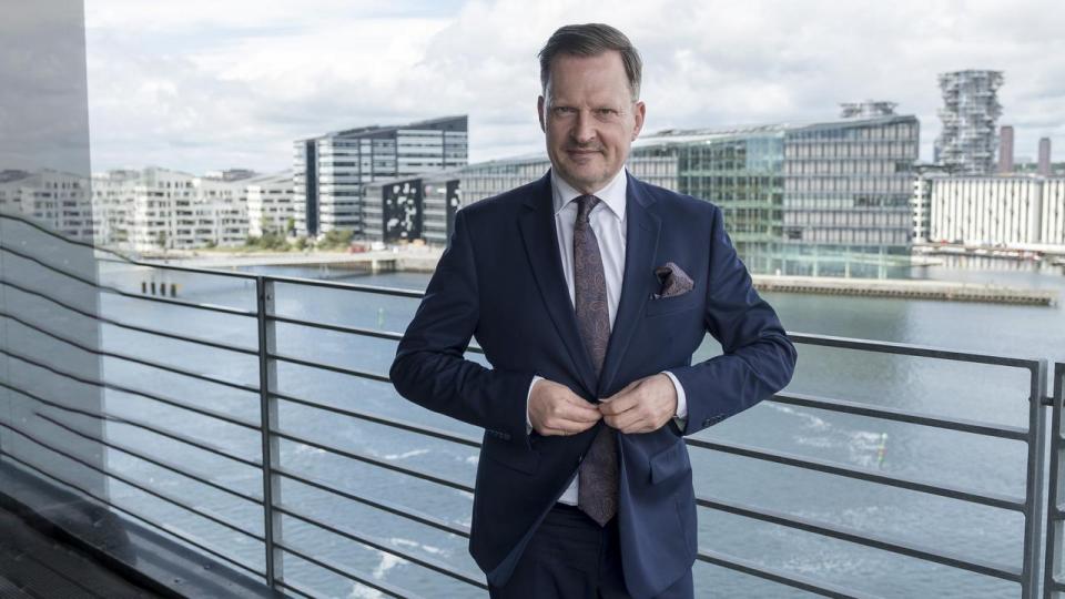 I dag skal en virksomhed finde rundt mellem forskellige kollektive ordninger alt efter affaldstype og adresse. Det er en administrativ karrusel, skriver Jesper Beinov.
