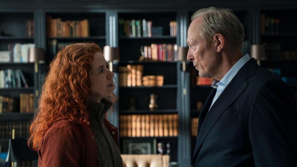 Biologen Karen Felding (Johanne Louise Schmidt) og forretningsmanden Carl Felding (Lars Mikkelsen) er de to store konkurrenter i TV2-serien “Rivalerne”. Også selvom de er i familie.
