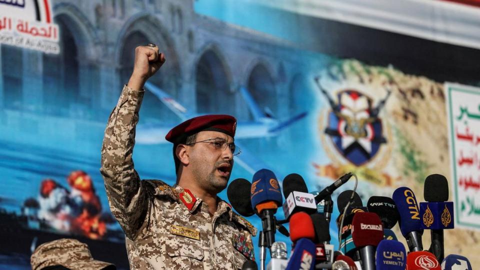 Yahya Saree, der er talsmand for houthibevægelsens militær, melder mandag, at houthierne har angrebet flere mål i Saudi-Arabien. Det sker ifølge talsmand som gengæld for saudiarabisk aggression.