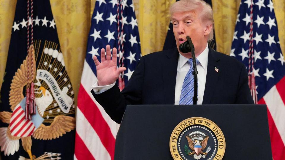Efter en kaotisk nat i Hormuzstrædet kaldte Donald Trump USA’s krig i Iran “en minikrig.”