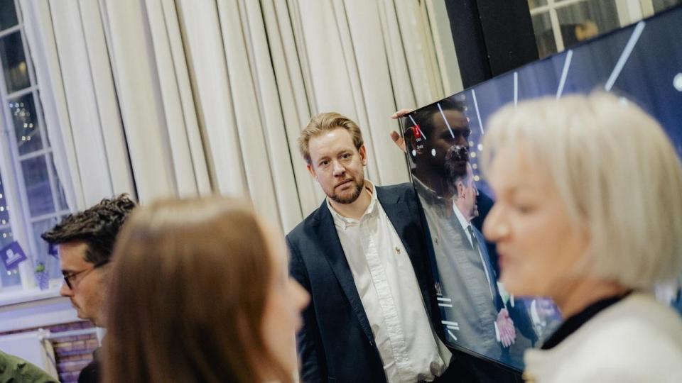 “Vi ved jo godt, at hele Danmark ser med, når vi laver en valgfest,” lyder det fra Sigurd Damgaard, head of venue hos Pakhus 11.