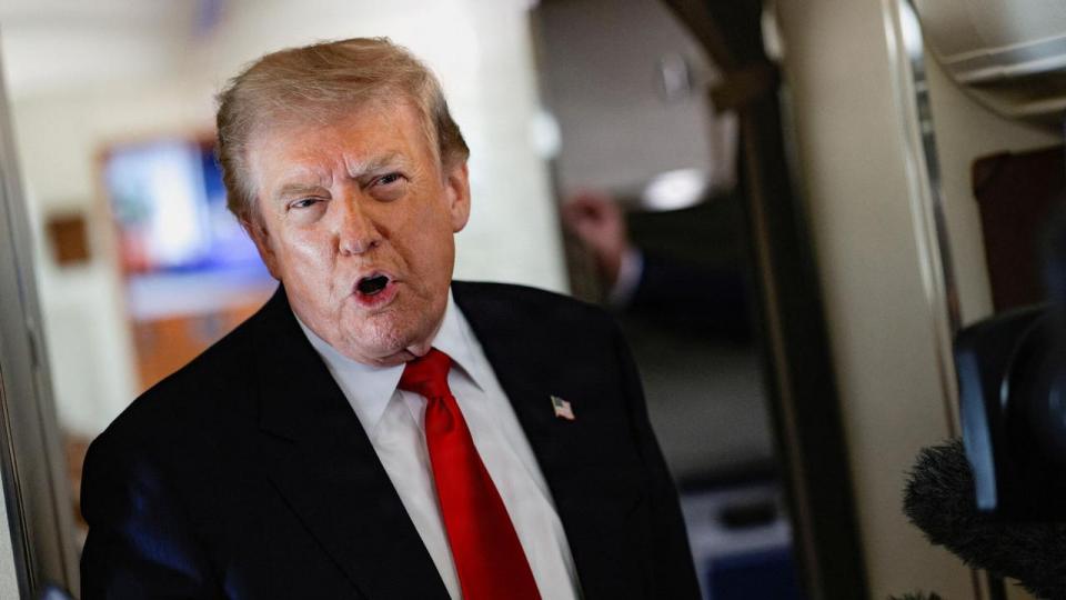 USA's præsident, Donald Trump, rejser mandag til Michigan. Om bord på Air Force One kommenterer han på en melding fra Ukraines præsident om russiske satellitter.