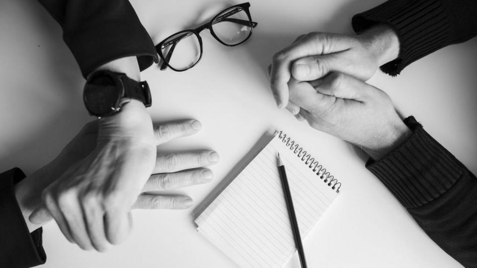 HR og Kommunikation stå sammen. Ikke bare som leverandører af kampagner, målinger eller værktøjer – men som en strategisk enhed i arbejdet med at skabe mening og sammenhæng.