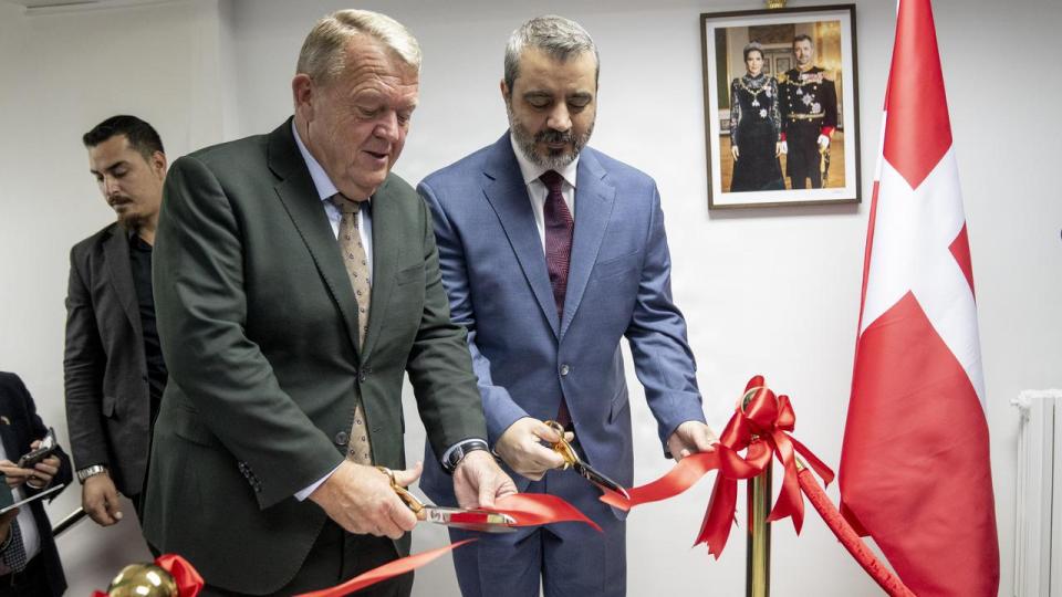 Udenrigsminister Lars Løkke Rasmussen (M) deltager sammen med Syriens udenrigsminister Asaad al-Shaibani i genåbningen af den danske ambassade i Damaskus, Syrien. Danmark er et af de første EU-lande, der genåbner sin ambassade i landet.
