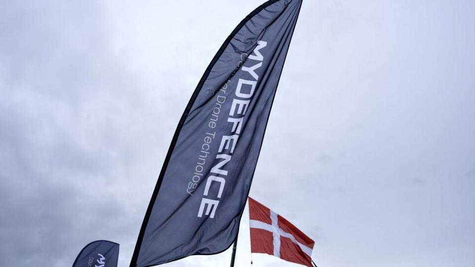 To unge mænd er blevet anholdt og sigtet for at spionere mod forsvarsvirksomheden MyDefence, der ligger i Nørresundby.