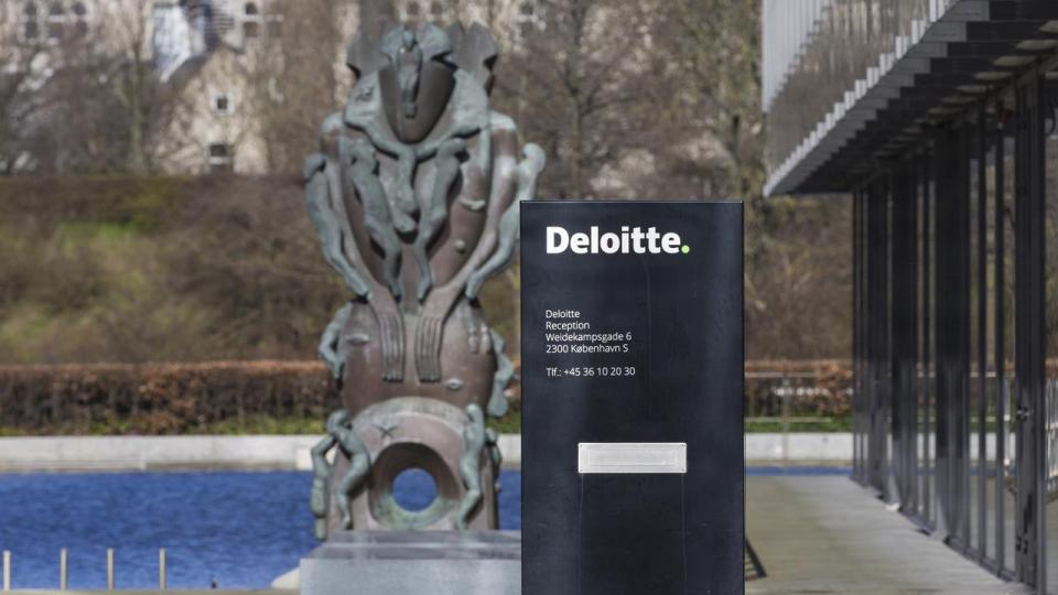 Deloitte har rådgivet ejerne af den 75 år gamle danske dentalvirksomhed i forbindelse med salg til kapitalfond.