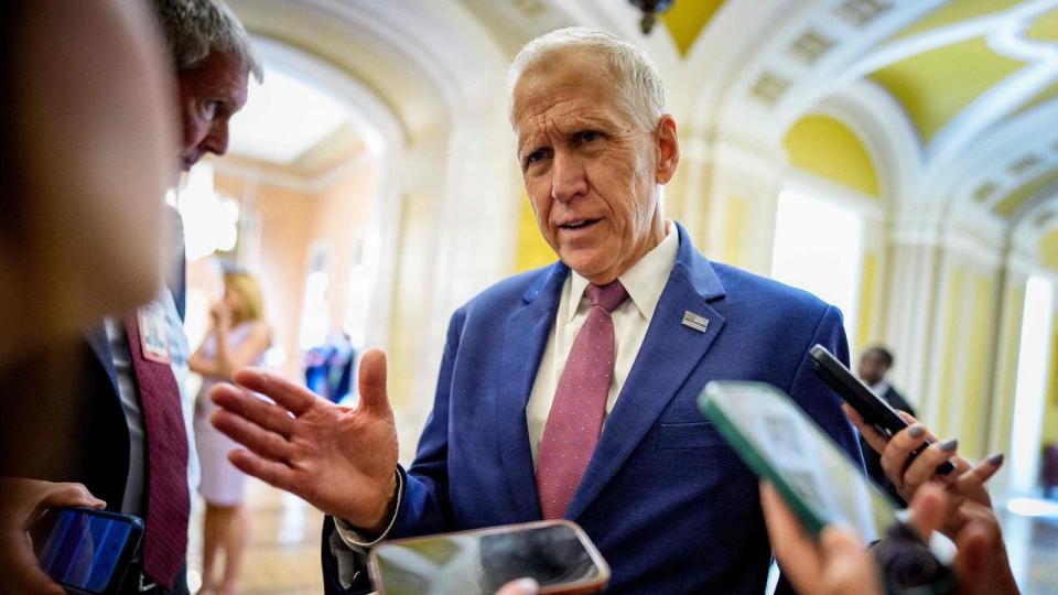 Den republikanske senator Thom Tillis har været højlydt kritiker af Donald Trumps retorik omkring Grønland. Nu truer han med at blokere for Trumps nye mand i Fed.