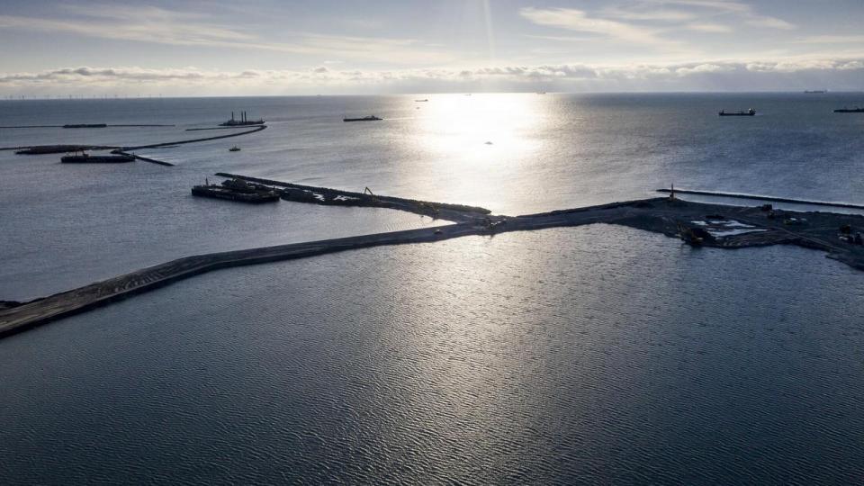 Vi har plads i dansk økonomi til at investere mere. Faktisk kan investeringerne øges med 1300 mia. kr., svarende til 24 Femern-forbindelser. Det kræver mobilisering af privat kapital. 