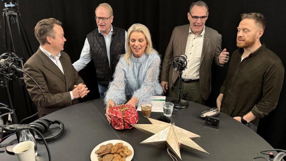 Hvilken julegave ønsker investorer sig mest under træet? Få svaret i Investor Podcasten. Fra venstre Simon Kirketerp, Peter Bækgaard, Tina Riising, Henrik Henriksen, Kasper Ohmeyer.